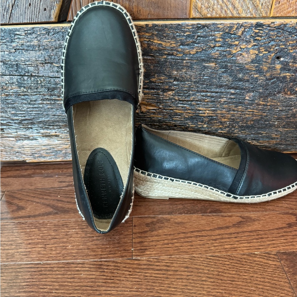 Kenneth Cole Black Leather Flats
